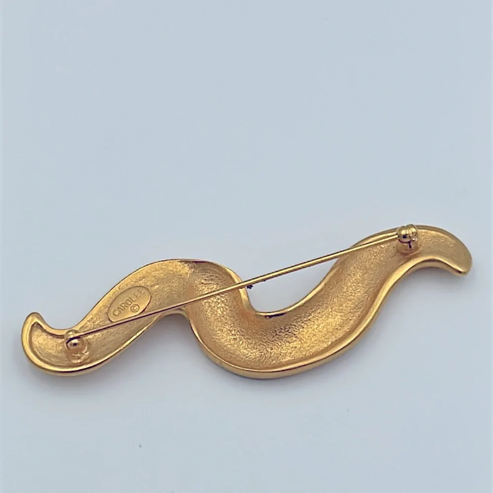 Vintage Carolee Modernist Matte Gold Tone 1980s Power Dressing Ribbon Brooch